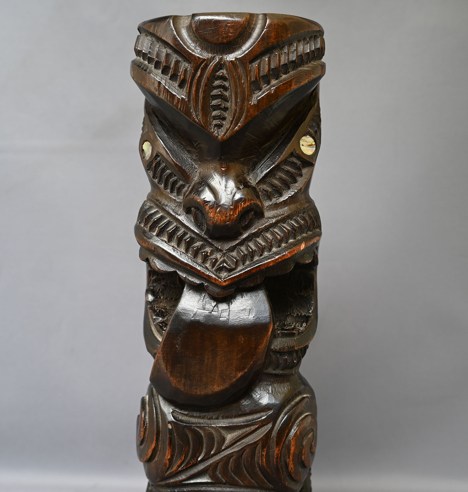 Māori Tiki Tongue Wagging Statue Totem - Image 4