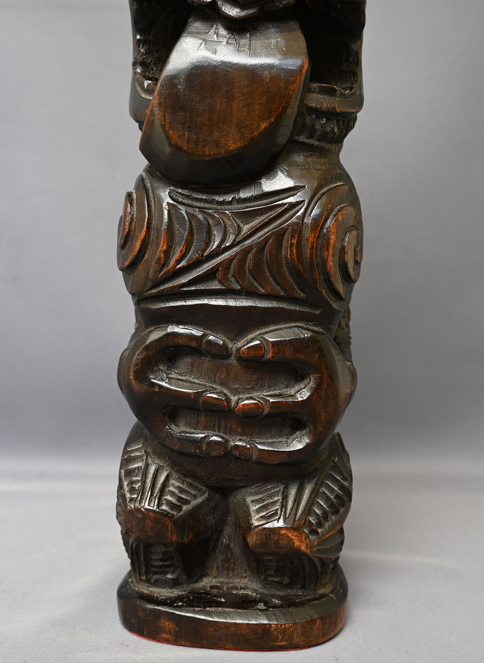 Māori Tiki Tongue Wagging Statue Totem - Image 5