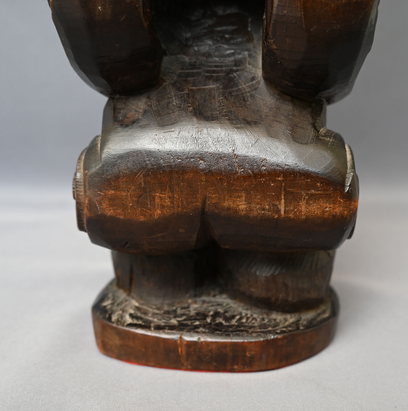 Māori Tiki Tongue Wagging Statue Totem - Image 9